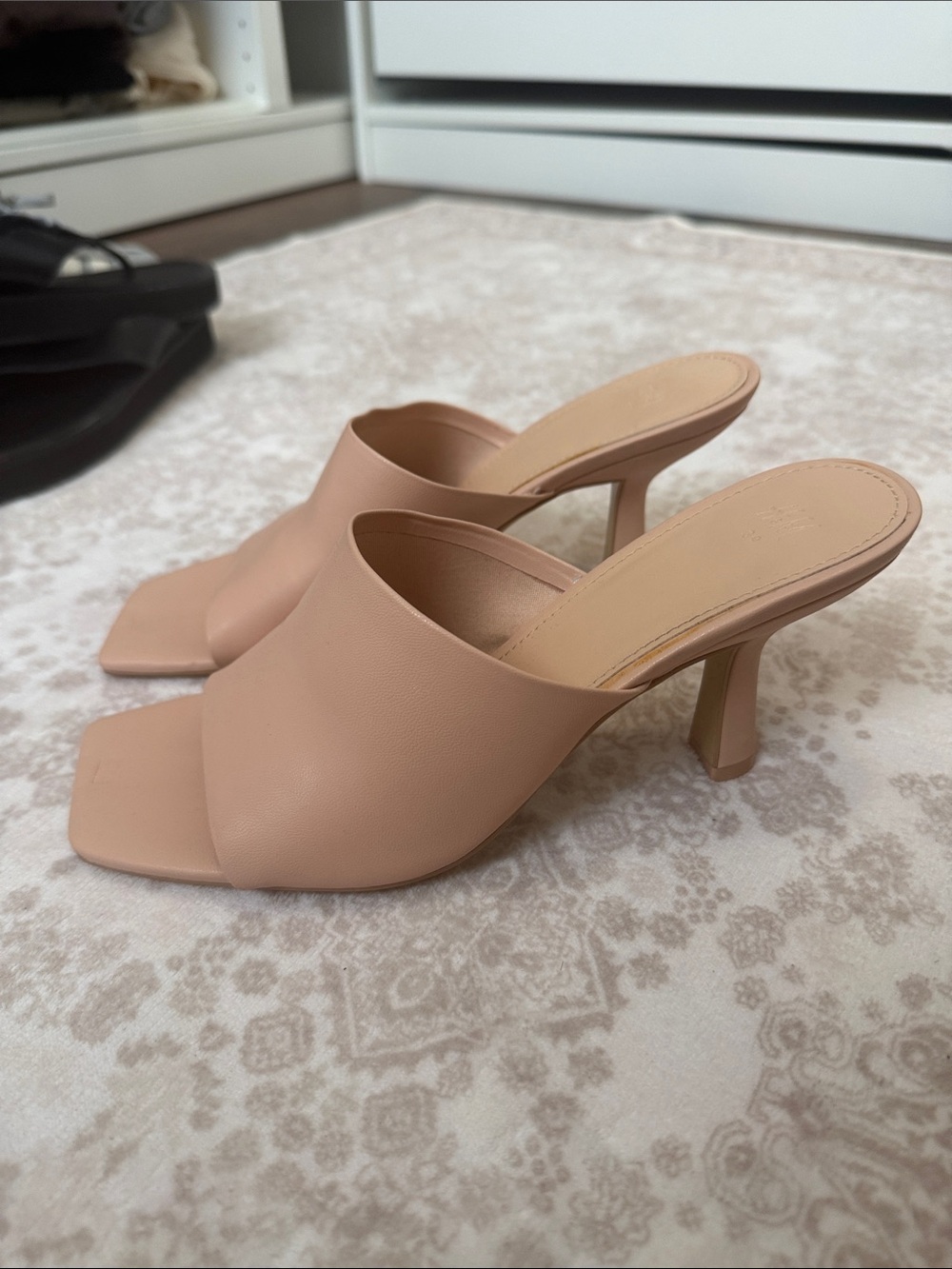 H&m nude mules